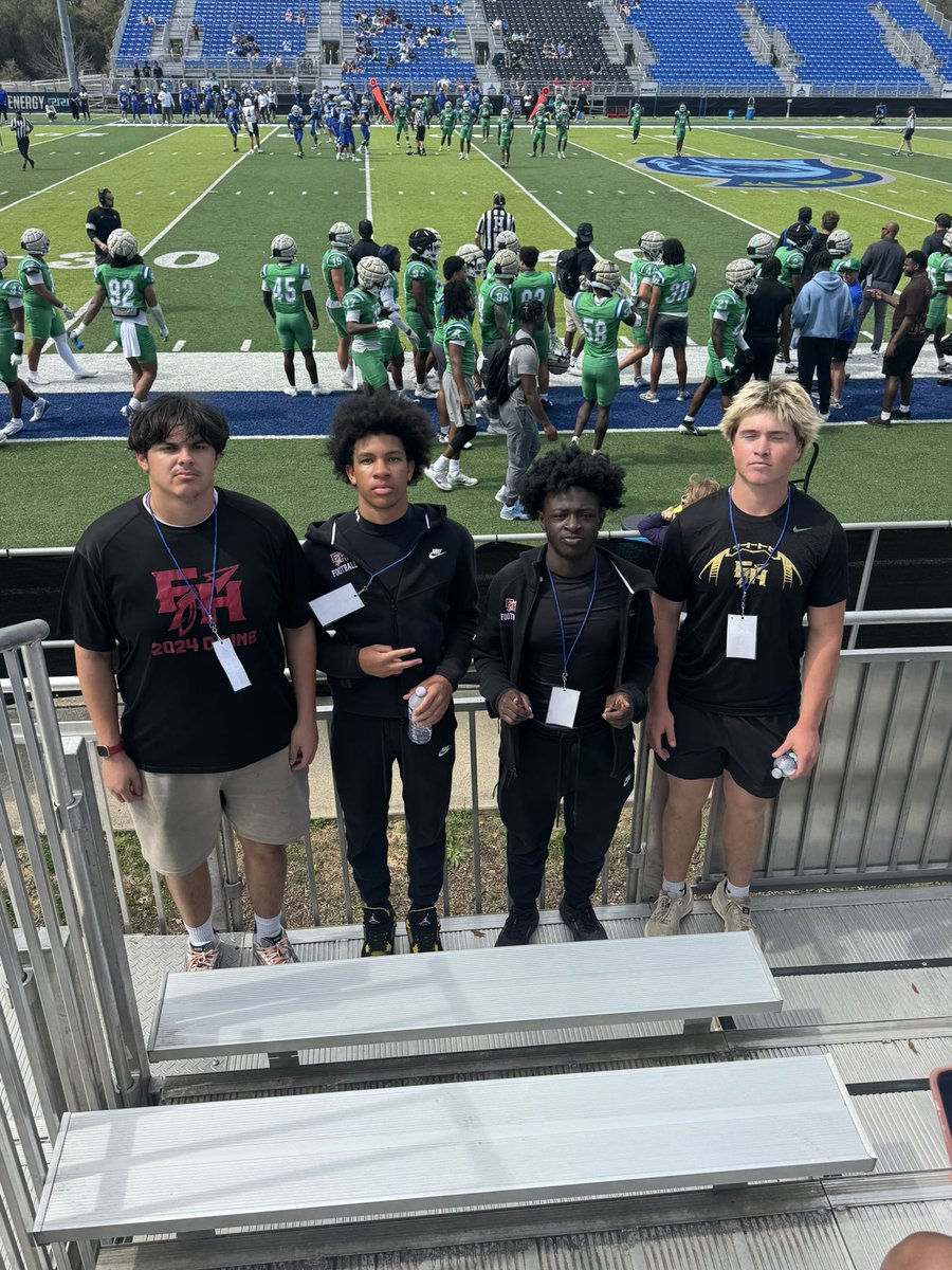 fhtdclub's tweet photo. Florida High Football was well represented today at the Argos’ Spring Game and Junior Day—thank you @UWFFootball!! 🍢🍢🏈💙💚 https://t.co/qiPVZveXph