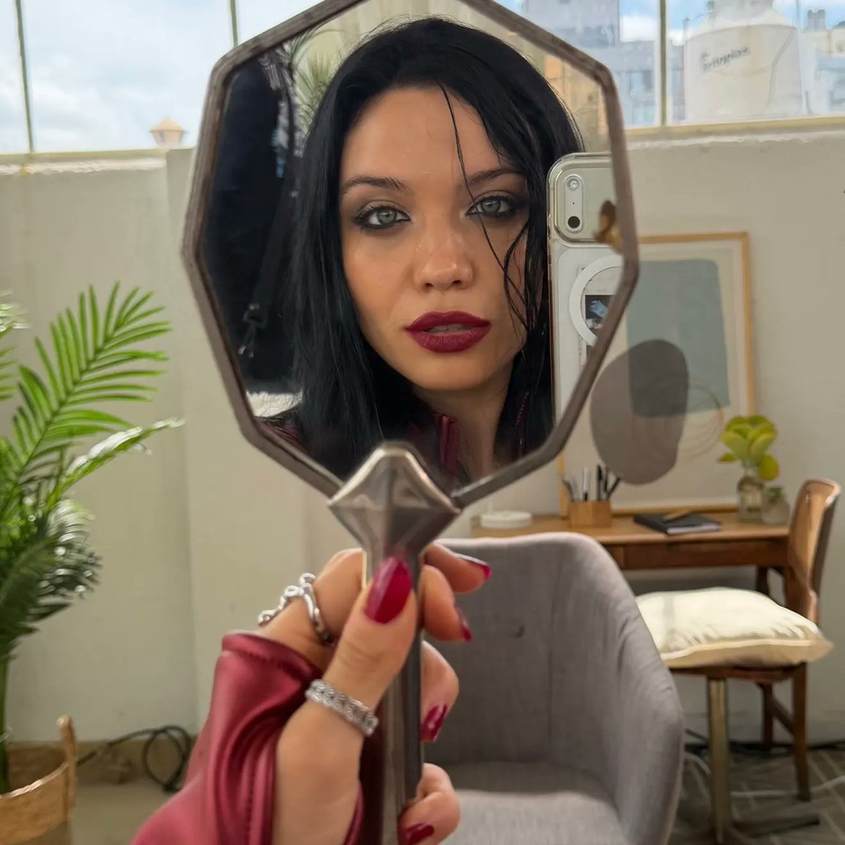 Nuevas fotos de <a href="/LenaNarvay/">Malena Narvay 🖤</a> filmando "Perdí el control y me gustó"

Dejen su like y un comentario en el post ❤️

[▶] youtube.com/post/UgkxLCsCe…
