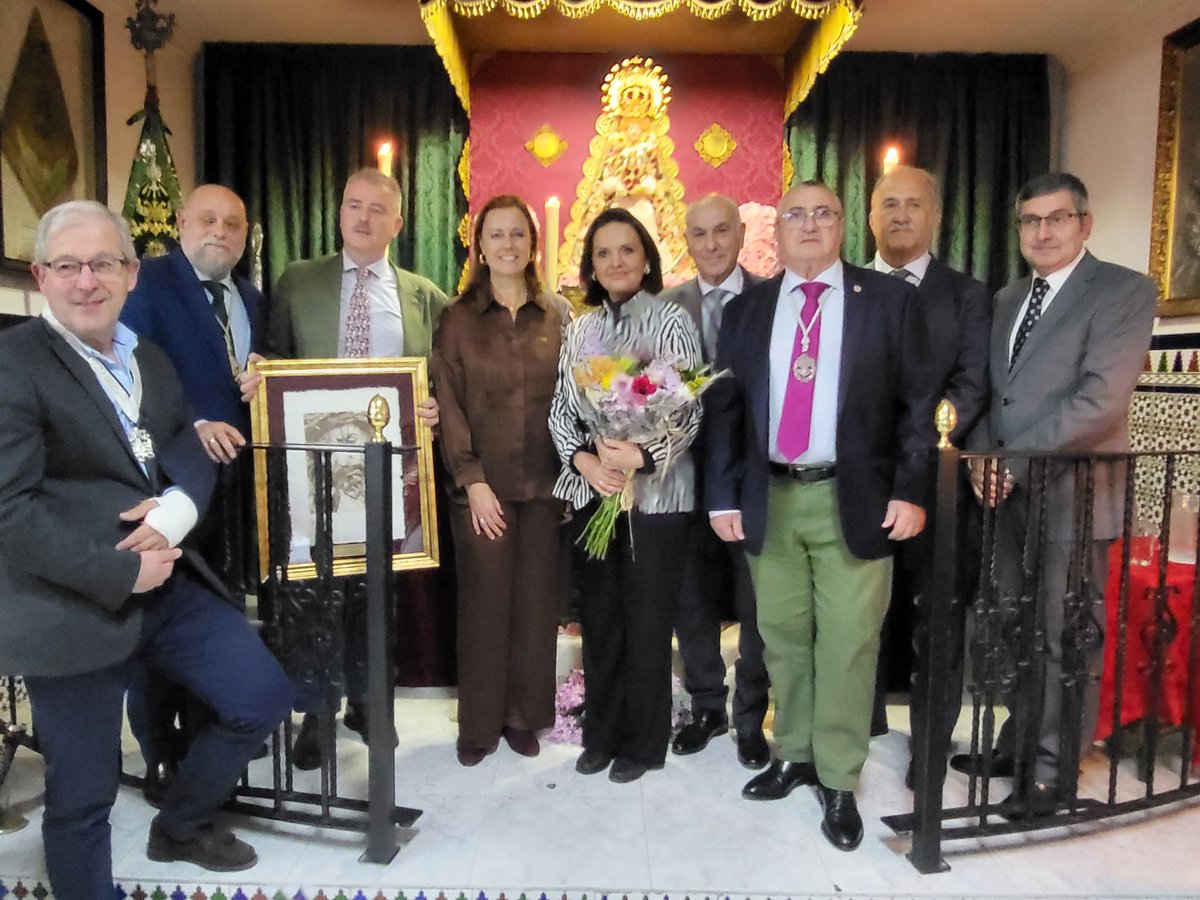 Fantástico Pregón del Círculo Cultural Rociero Pino Montano y presentación del cartel de este año.

Enhorabuena a su pregonero, Paco Pérez Estepa, por su cercanía y las bonitas palabras que nos ha regalado esta noche
 
Muchas  gracias a su Pte por su recibimiento y acogida.
