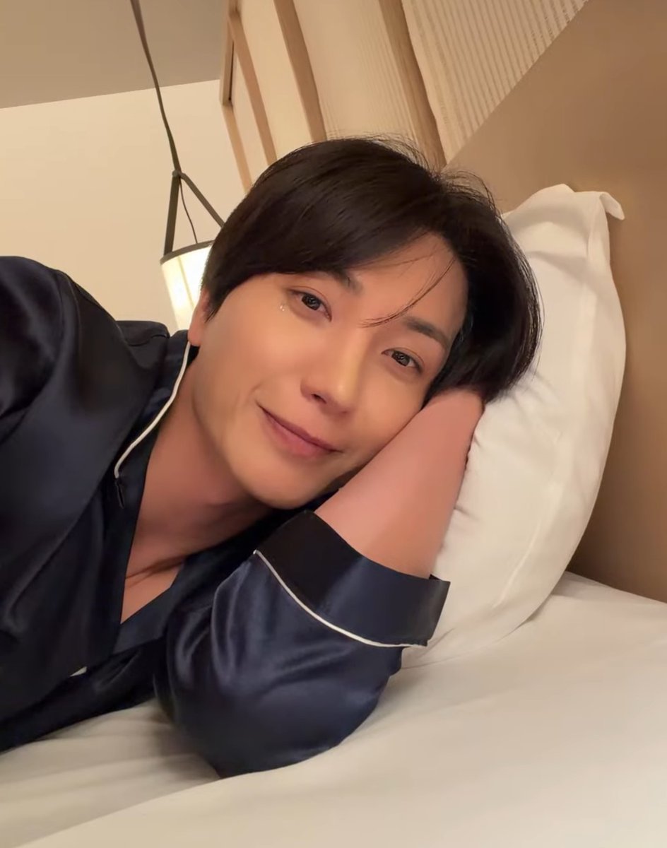 Casa_de_Teuk486's tweet photo. ・キュヒョン達と鉄板焼食べたよ
・月曜日に帰るよ
・次は東京ドームでやりたいな
・前日は千葉のゴルフ場に行ったの
・明日はフジTVで生中継されるよ
・可愛いクンちゃん話
・ベルーナは寒いから重ね着してねを繰り返す

可愛いな😍
今日の方が寒いから、みんな本当に暖かくして楽しもうね💙
#Leeteuk https://t.co/YdxcaMhWZ6
