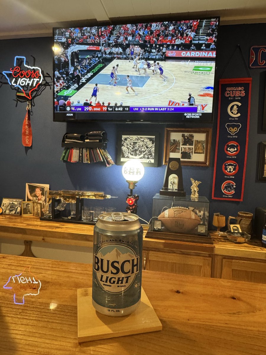 DaneJThompson's tweet photo. @danabeers #BringBeersBack #gocats https://t.co/mSh6rNkJAl