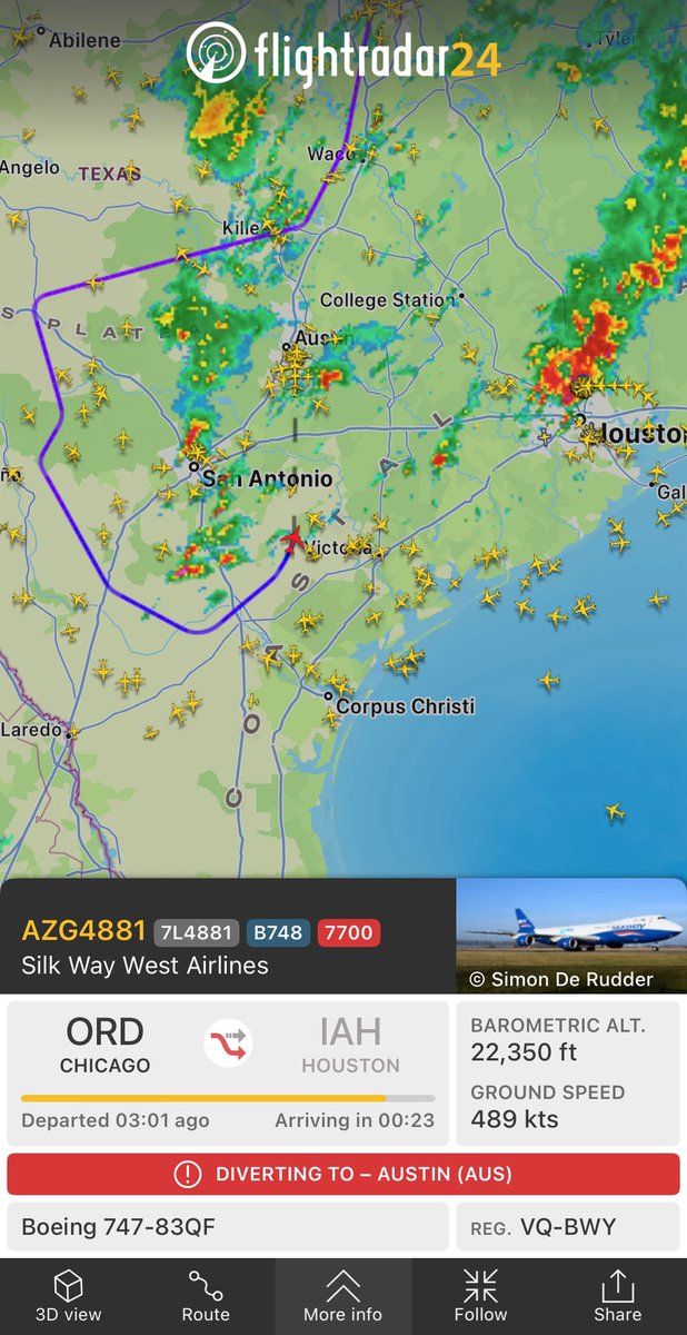 flightradar24's tweet photo. 7L4881 from Chicago to Houston squawking 7700 and diverting to Austin. 
https://t.co/u1CepNR93L https://t.co/pA3iR8Cu3K