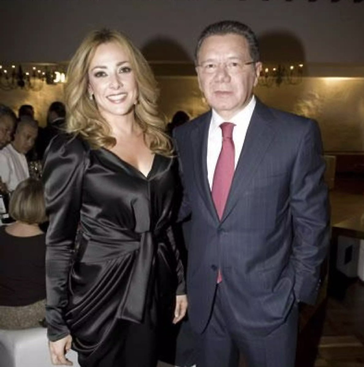 Jorge Fernández Menéndez, es un sicario de la información.

Por décadas vivió de filtraciones del CISEN.
Defendió a Jesús Murillo Karam y su “verdad histórica”
Fue cercano a Genaro García Luna y Cárdenas Palomino.
Se enriqueció con dinero sucio de la delincuencia organizada.
RT👇
