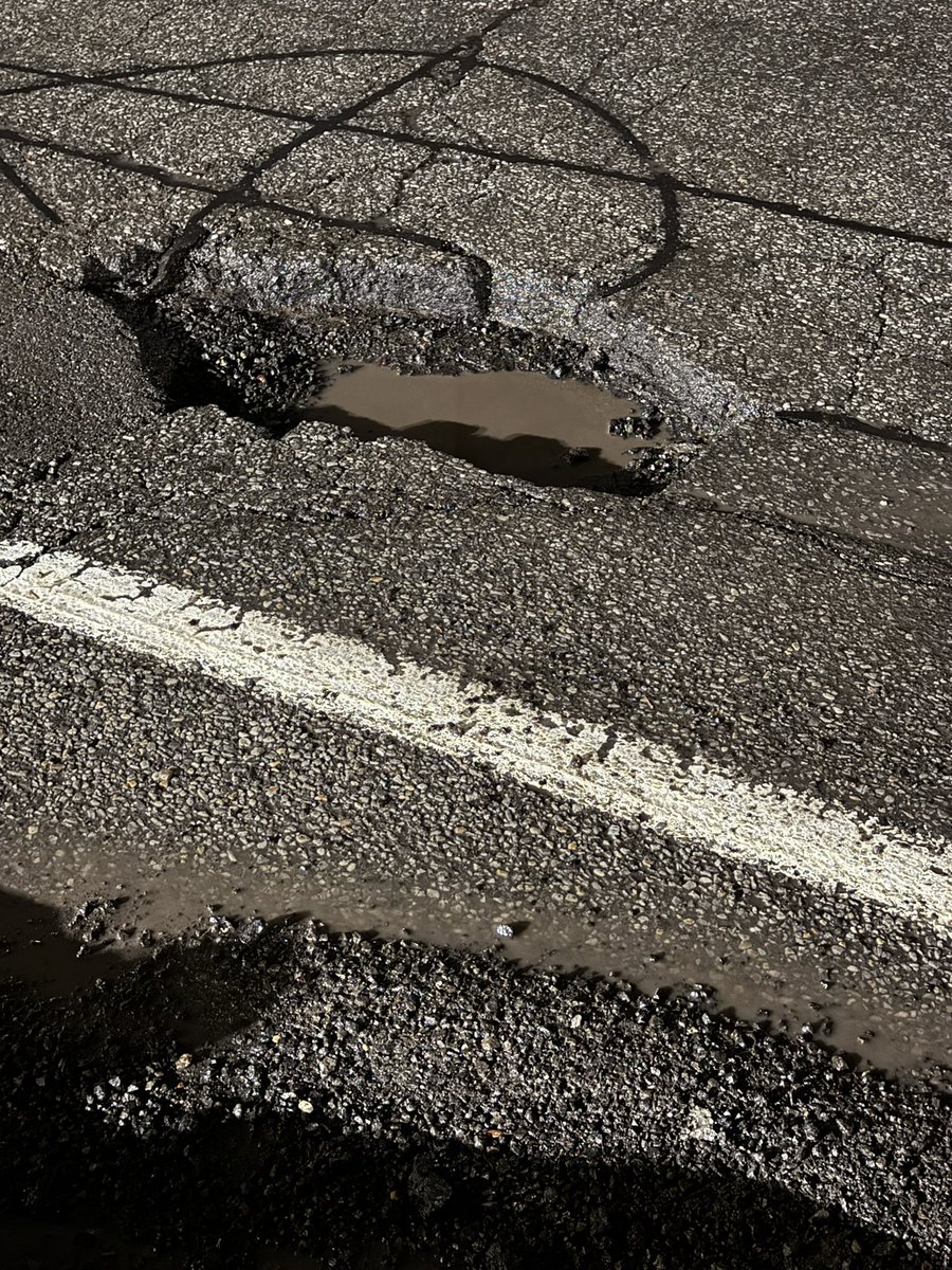 diverjohn80's tweet photo. @ottawacity St Laurent North. Close to The Works restaurant. Wrecking tires like a manic. https://t.co/HCDFp7QOeU