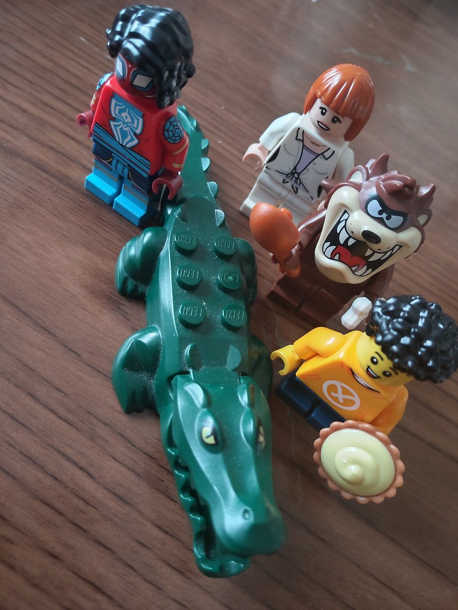 neige021's tweet photo. 野生の収穫
フィグ4個とワニで550円は掘り出し物だったなと満足です♪
#LEGO #レゴ https://t.co/HzKA7OWwr0