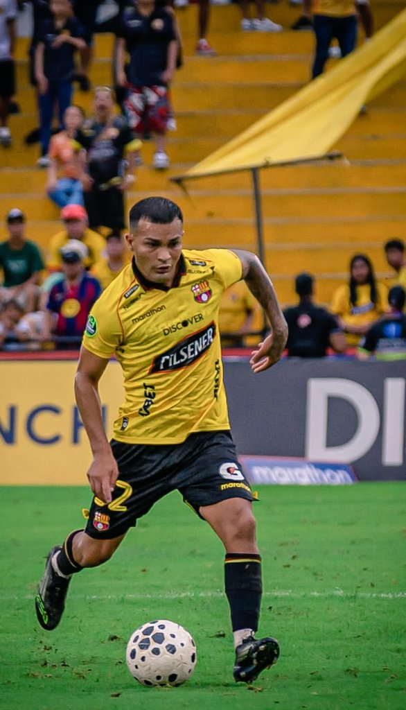 thiago_fan6's tweet photo. "Por momentos le regalaba la pelota a Miller para luego volvérsela a quitar"

Matías Lugo. https://t.co/9tA8X2QhbP