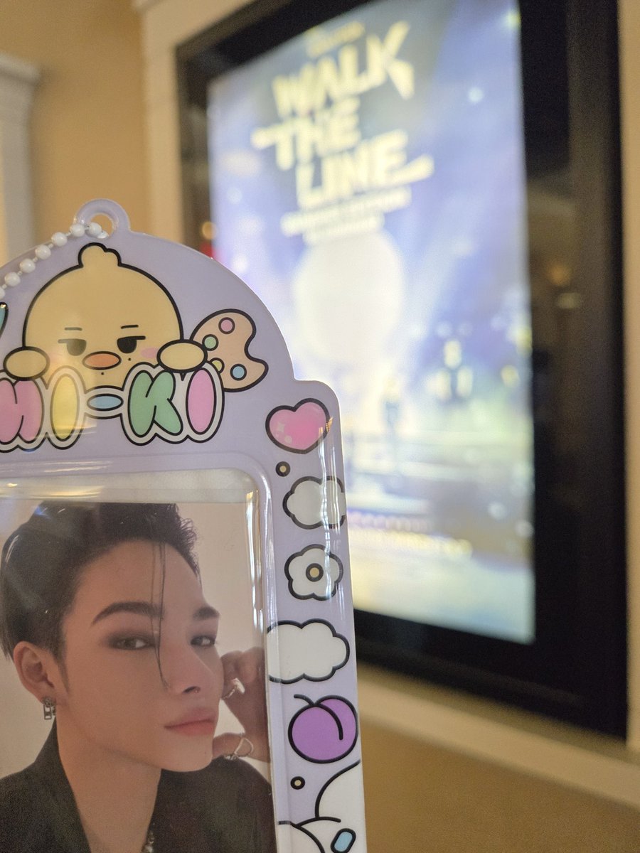 DazzledxHyunjin's tweet photo. Another awesome concert movie experience with @HannahAlison20!!! Here are some photos and the freebies I made 😍💕 #WALKTHELINESUMMEREDITION #ENHYPEN https://t.co/Us8H44dlxn
