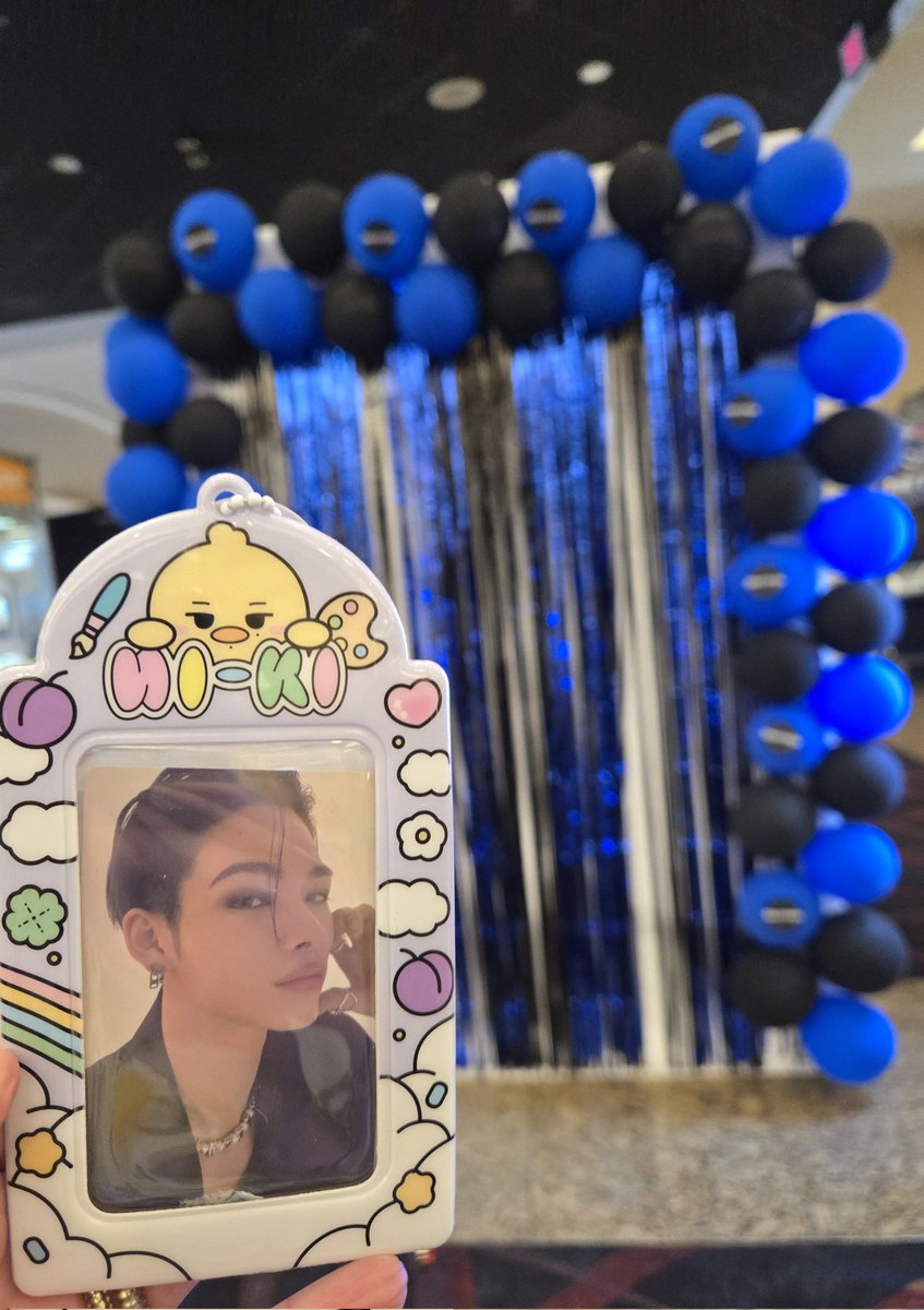DazzledxHyunjin's tweet photo. Another awesome concert movie experience with @HannahAlison20!!! Here are some photos and the freebies I made 😍💕 #WALKTHELINESUMMEREDITION #ENHYPEN https://t.co/Us8H44dlxn
