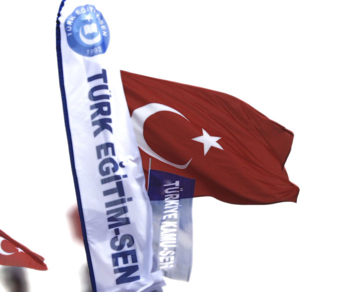 Türk Eğitim Sen’i adam gibi sendikacılığın adresi ve sendikal mücadelenin amiral gemisi kılan tüm üyelerimize ve teşkilatımıza her kademede omuz veren bütün emektarlarımıza teşekkür ediyorum, her biriyle gurur duyuyorum.

Sizler, sadece haysiyetli bir sendikal hareketin değil;