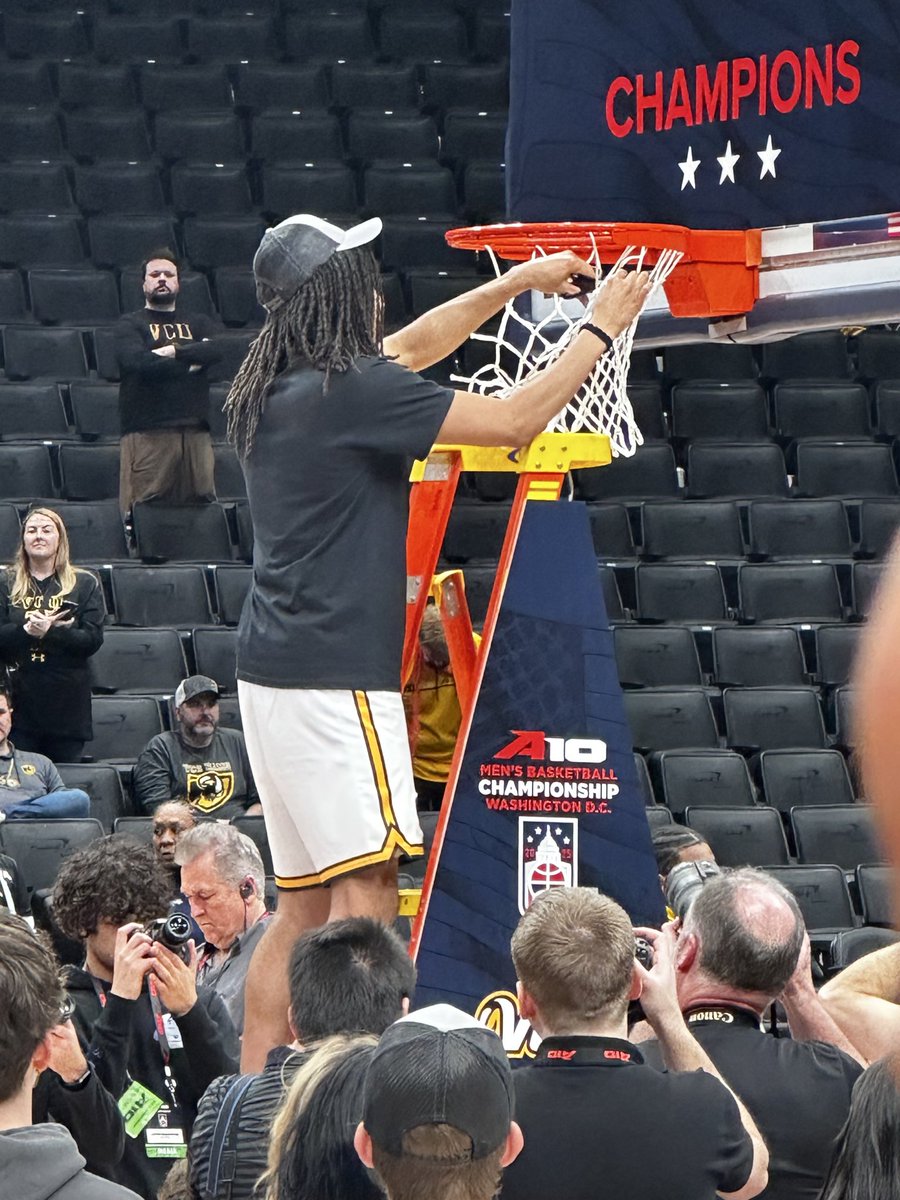 DemetriaJenni10's tweet image. See you in Pittsburgh! We going to cut the real nets AGAIN!!💪🏽💛🖤🐏
#RamNation #VCUHoops
#RunItBack