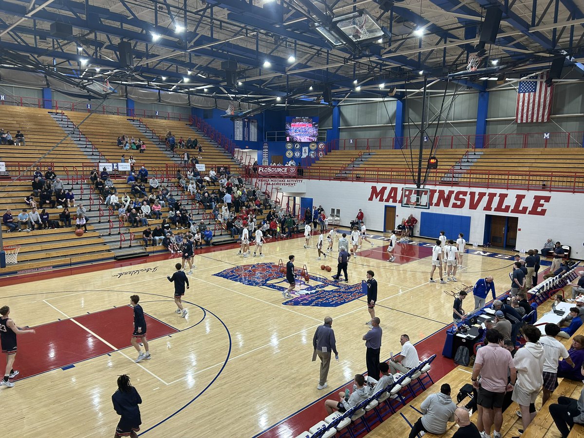 logan_roberson's tweet photo. The Bloomington South Panthers try to emd a sectional drouhght when they take on the Terre Haute North Patriots for a sectional title. Tune in on 95.1 and https://t.co/qnA2a21Ofh https://t.co/2pm1zNCGHA