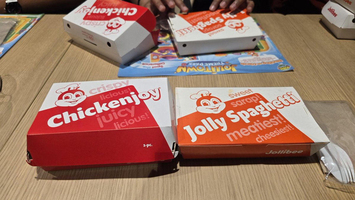 azilemi10's tweet photo. It's Jollibee Day!!! Happiest 10th  birthday Thalia 🎂🥳 https://t.co/vBBI9z1l27