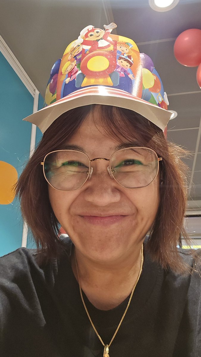 azilemi10's tweet photo. It's Jollibee Day!!! Happiest 10th  birthday Thalia 🎂🥳 https://t.co/vBBI9z1l27