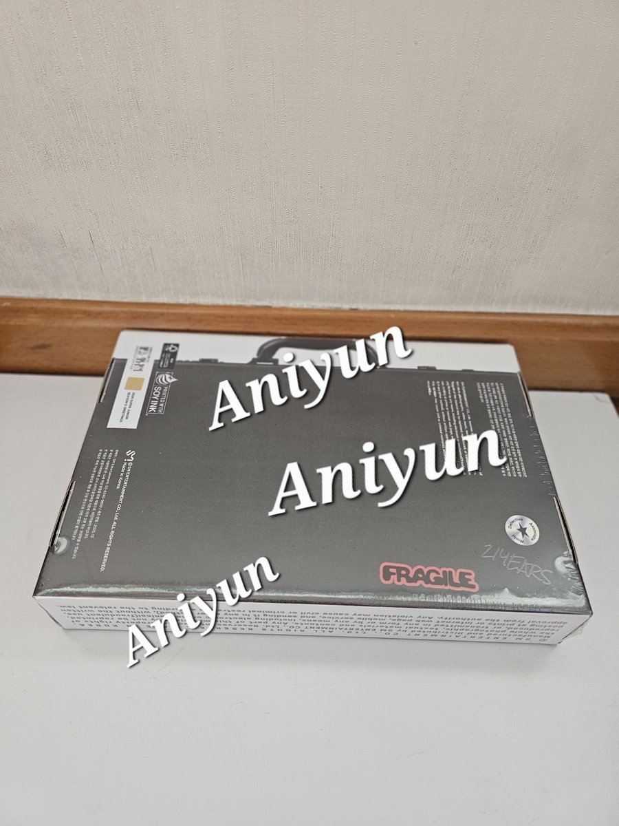 Wts ready on hand hong kong 
Sg 2026 super junior brand new unopen (no pc bene)
Price :630k (bersih ina)
Dp 300k/200k
✅️Inc ship hk-ina 
📦 Manual jne non shopee
📦 Jawa barat
🛳 sea cargo 4-6 minggu 
Minat dm  #yesung #leeteuk #heechul #kyuhyun #donghae #eunhyuk  #SUPERJUNIOR