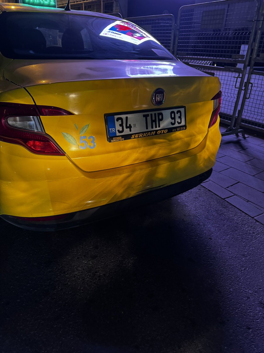 Merhabalar,
Görseldeki taksi,taksim AKM önünde 02:45 civarı şahsımı  sadece karşının (anadolu )yolcusu aldığını söyleyerek araca binmemi engellemiştir. Fotoğraf çektiğimi görünce de bırakabileceğini belirtmiştir.Gereğinin yapılmasını rica ederim. <a href="/IBBcozummerkezi/">İBB Çözüm Merkezi</a>  <a href="/istanbulbld/">İstanbul Büyükşehir Belediyesi</a>