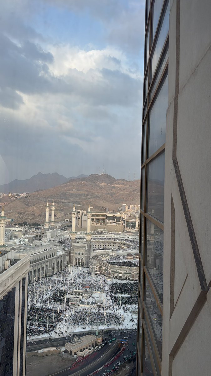 d_sh66's tweet photo. الحمدلله الذي بلغني العمرة ويسّرها.
ربي اجعل هذا البلد آمنًا مطمئنًا 🕋🇸🇦 https://t.co/5s0sPE1Soi