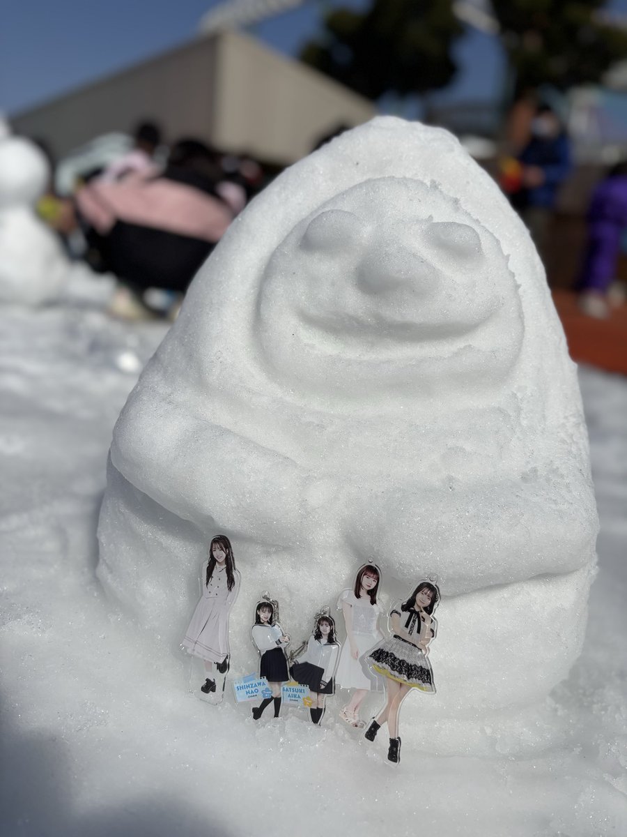 ringo___0220's tweet photo. 高校から友達だけどオタクでしか会ってない！ということで、たこちゃんと春夏秋冬遊び尽くすと決めて一年！！
ついに雪遊びしてきました⛄️
雪だるま作る予定が神様に笑
この後ひらパーで乗り物もイルミネーションも堪能して楽しい一日だったー🫶 https://t.co/2YgXTqZZEi