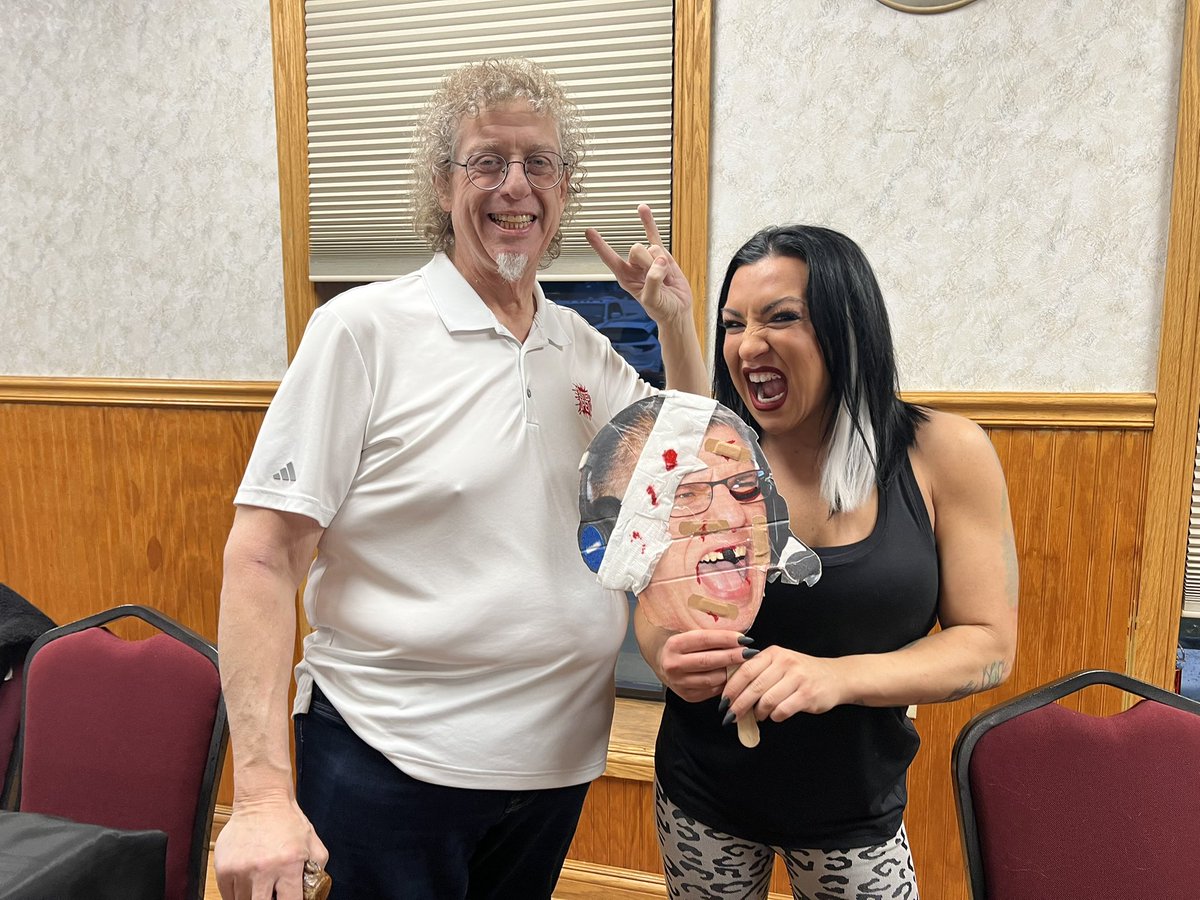 MongrovianMike tweet media