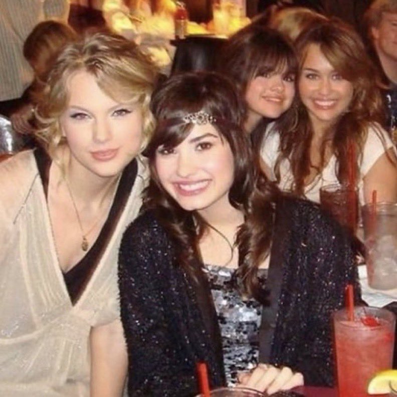 acervo miley cyrus tweet media