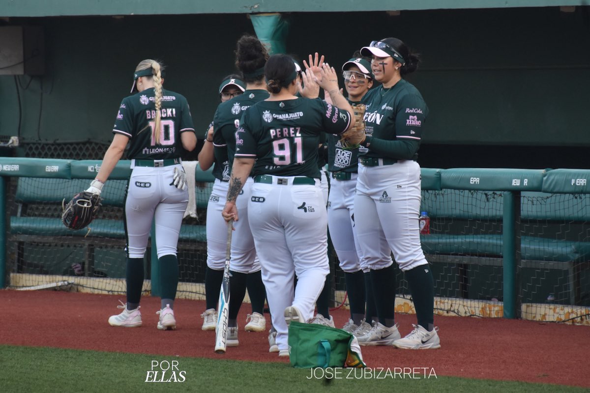 #Bravas 🦁 | #Calentamiento 🔥 

🥎 Las <a href="/bravasdeleon/">Bravas de León</a> sueñan con un playoffs en la <a href="/LigaMexSoft/">Liga Mexicana de Softbol</a> , buscarán ganar los dos ante las gloriosas 

📸 <a href="/jose_zubi87/">José Zubizarreta 🐐😇🐶🐯</a>