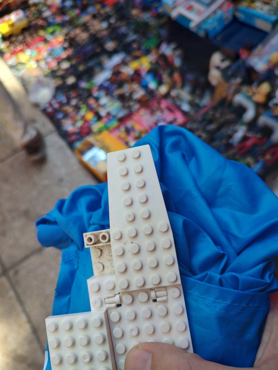 jvbracho01's tweet photo. Ala encontrada en CDMX en el Rockshow 2/3 https://t.co/l8ZEraY99W