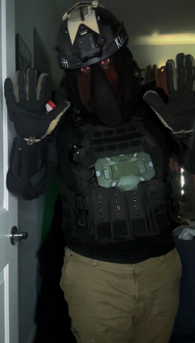 TheMysteriousVA's tweet photo. König always being a unpredictable rambunctious war gremlin 

#cosplay #maskedman #callofduty #cosplayer #König #codcosplayer https://t.co/9FSdOlNtS0
