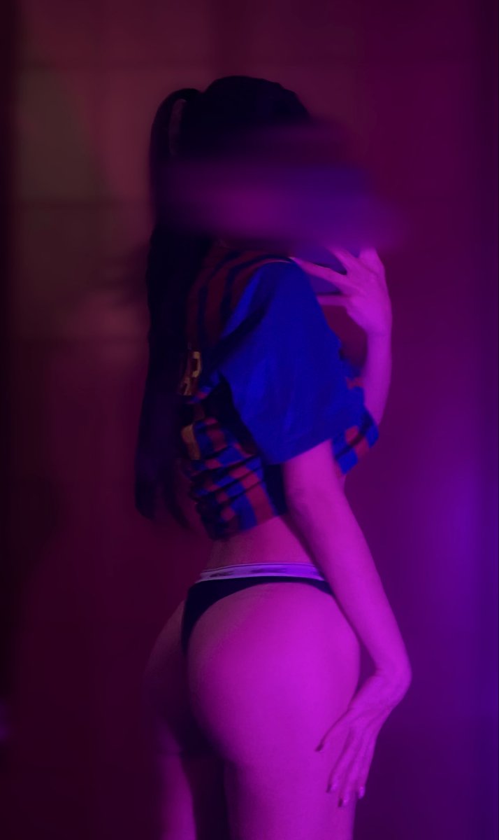 ohgigik's tweet photo. let’s watch the game together i promise i’ll comfort you if your team loses 🤭
#nsfwtwt https://t.co/yIzkuBvJGh
