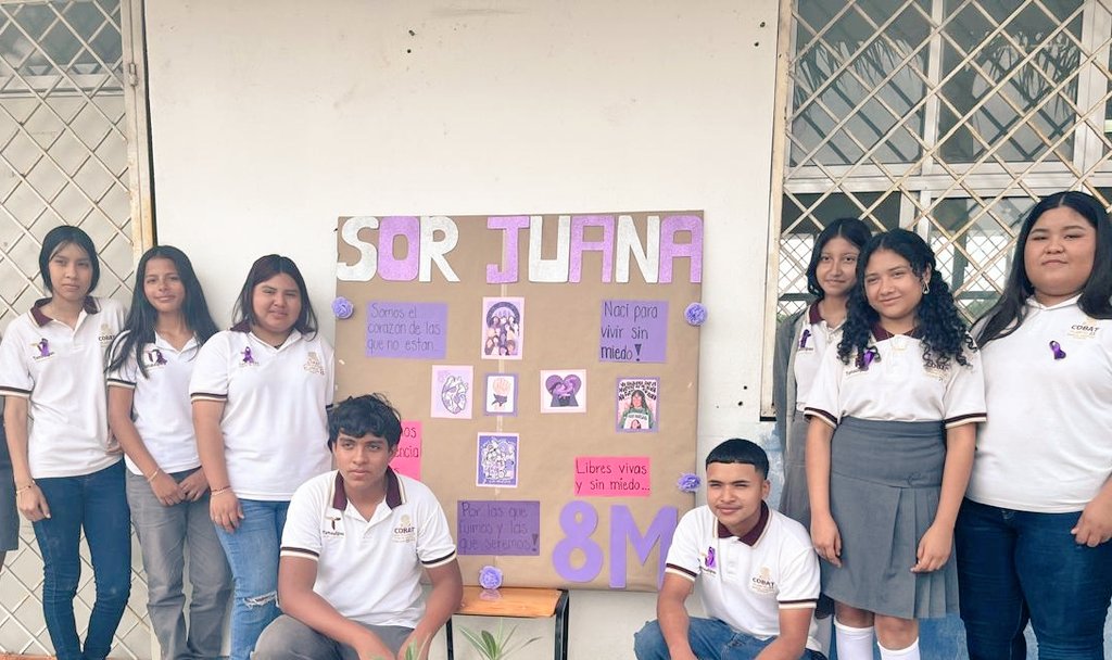 Jóvenes de la (FNERRR) de González realizaron un periódico mural por el Día Internacional de la Mujer para compartir con más estudiantes el significado de esta fecha y la importancia de la lucha por la igualdad y los derechos de las mujeres. 💜✊📚 #8M