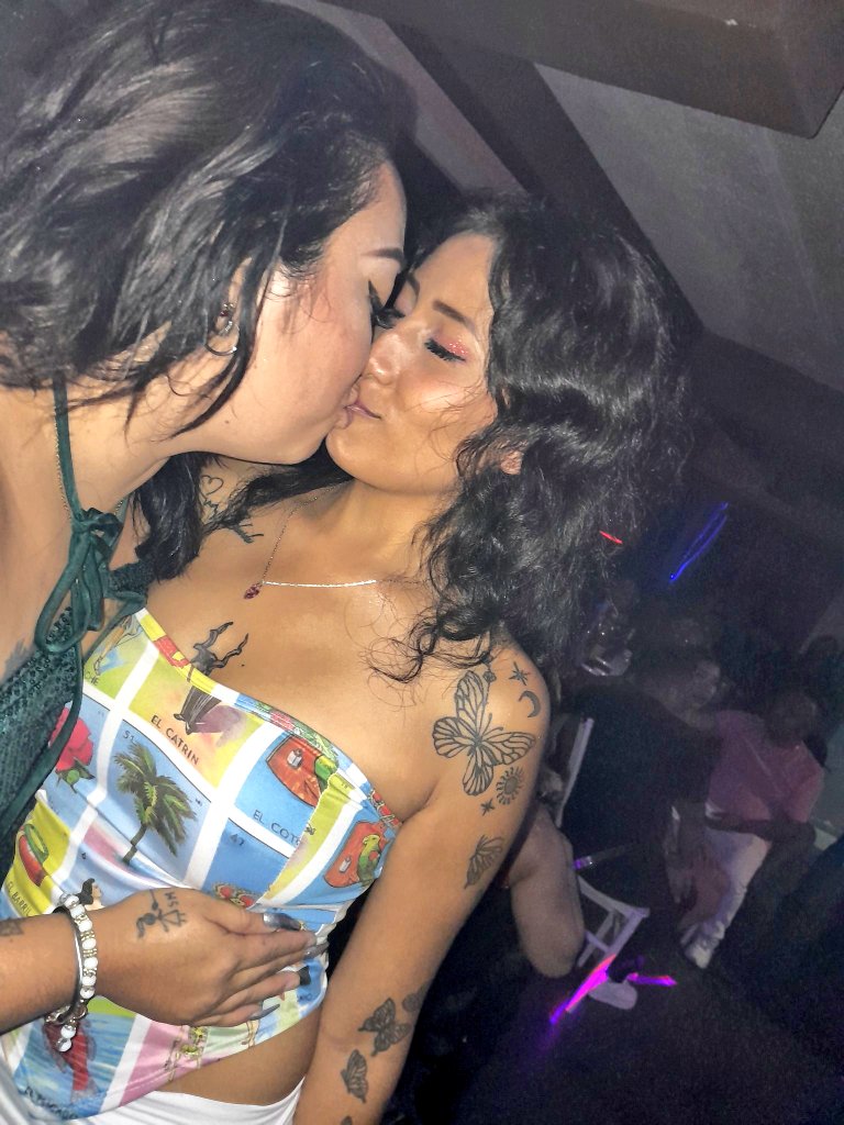 mirosydanisw's tweet photo. Nos vemos está noche en @TAKISWINGER al festejo de @of_diablita si me ven me sacan a bailar 🦄😈🤪🪩🎀🎀 https://t.co/XSutzj24Qy