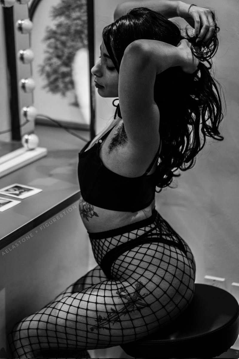 lilMissAela🗡✨️ tweet media