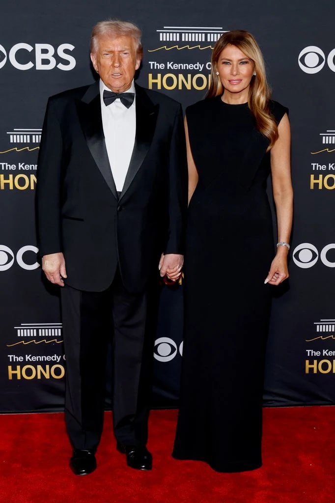 Do you agree that Melania Trump is one of the smartest, classiest, most beautiful First Ladies ever!? 

A. YES
B. NO

IF Yes, Give me a THUMBS-UP👍!