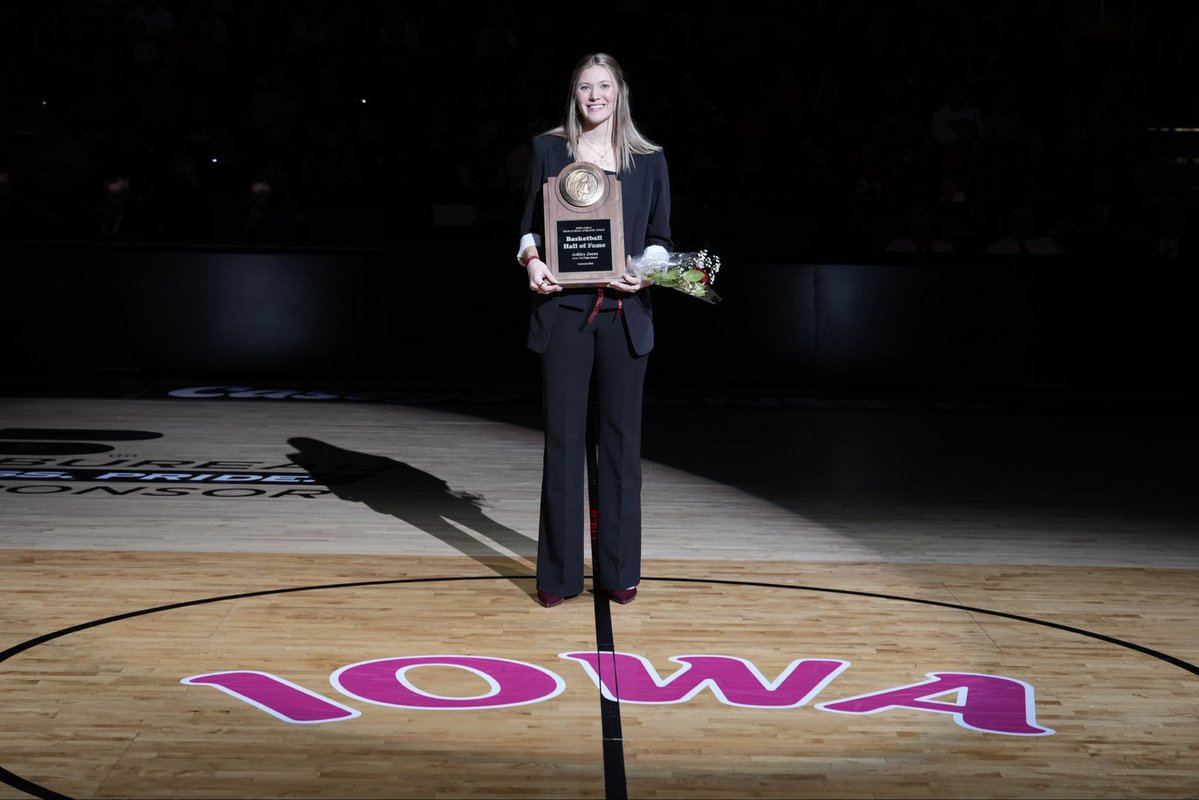 Little Hawk Fan tweet media