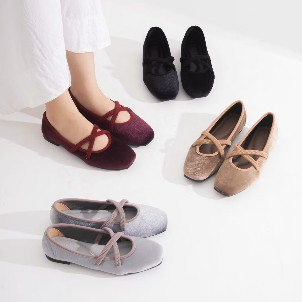 mairicanolatte's tweet photo. Flatshoes wajib punya!! 
Cocok buat all occasions. Mulai dari jalan santai, nongkrong, sampai kumpul keluarga di hari raya https://t.co/8h6mrWS05c