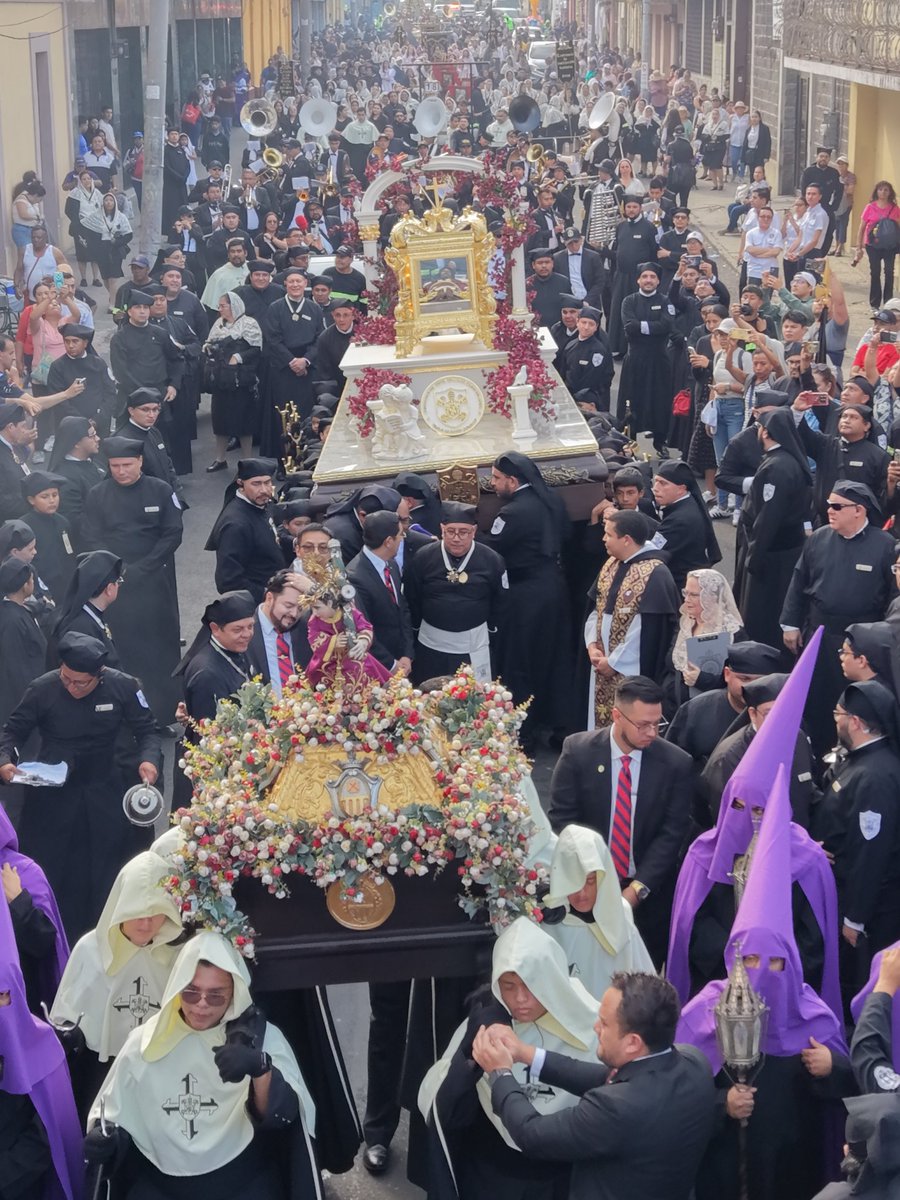 Un hecho histórico fue el que presenciamos en el encuentro a la réplica infantil del Cristo del Amor y el niño de la Demanda en la procesión Conmemorativa de 50 años.

#CristodelAmorOP
#50añosinfantilsd