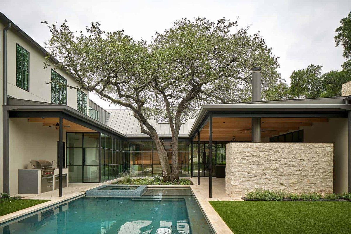 OneKindesign's tweet photo. Peek into this luminous Texas home with amazing indoor-outdoor living 
https://t.co/KzBZLDT7n5 https://t.co/Tjkh3K1PYh
