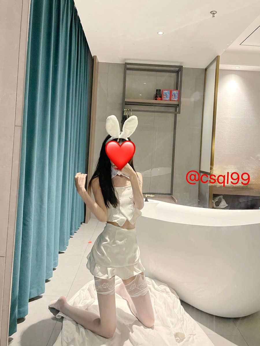csql99's tweet photo. 紫色战袍vs白色战袍

老婆说穿紫色战袍感觉自己很欲…

#紫色战袍 
#情趣
#长沙情侣 https://t.co/np8XvQOfhj