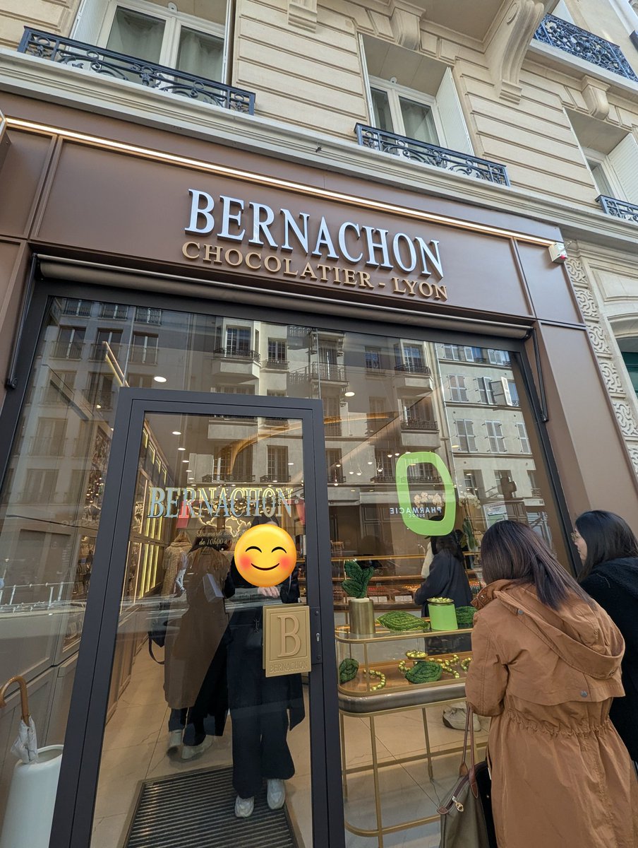 kapi2019SFC's tweet image. PATRICK ROGERは日本人カップルばかり
→楽しそう♪(女子主導)
ベルナシオンは女子ばかり
→殺伐としてる🫨
恐ろしいお値段のチョコ…
それでも三越伊勢丹とかで買う半額か🦔🐣😂
いつものお味見もらってご機嫌🍫🥰
#パリ🇫🇷
#2026年2月欧州ぐるぐる旅🌀振り返り