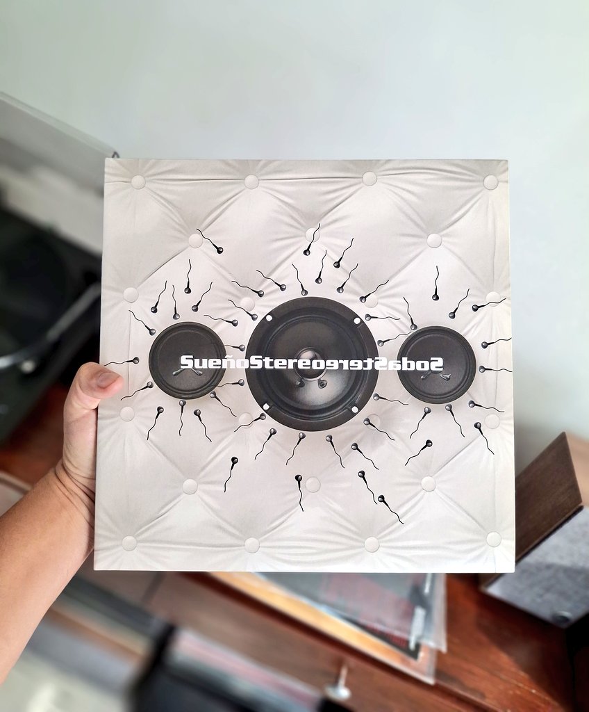 jorg3leiner's tweet photo. Es difícil escuchar el 'Sueño Stereo' de 1995 y no aceptar que tiene un sonido tan moderno e interesante, que parece que se lanzó ayer y no hace 31 años. Cerati y compañía, en esa última fase como Soda Stereo, estuvieron adelantados a su tiempo por mucho. https://t.co/bxjY02JOGI