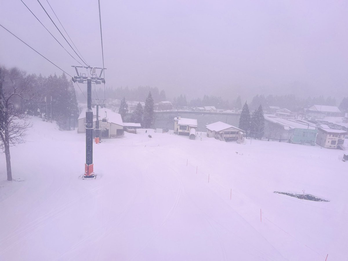 Yonech_Jolt's tweet photo. 今日の一里野、思ってたより雪降ってて寒いw https://t.co/1xhF89Ebj1