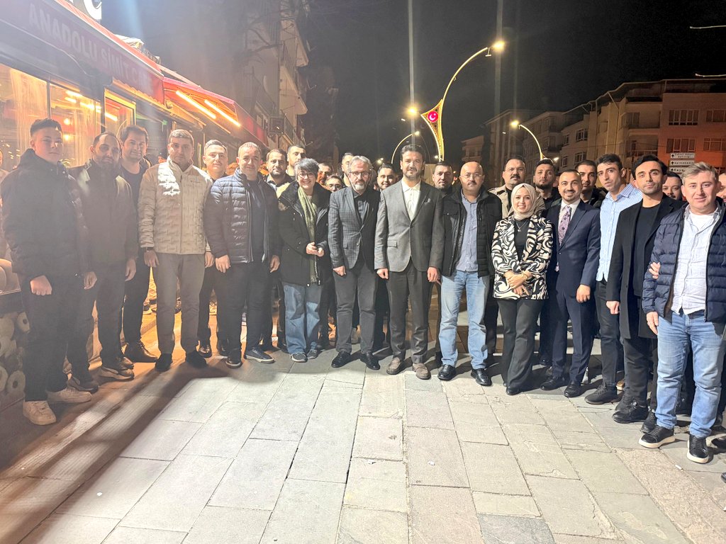 fthsahiner's tweet photo. Eskiyen sadece zaman...
Dostlarla aynı sofrada buluştuk... https://t.co/FQxVQPZS6i