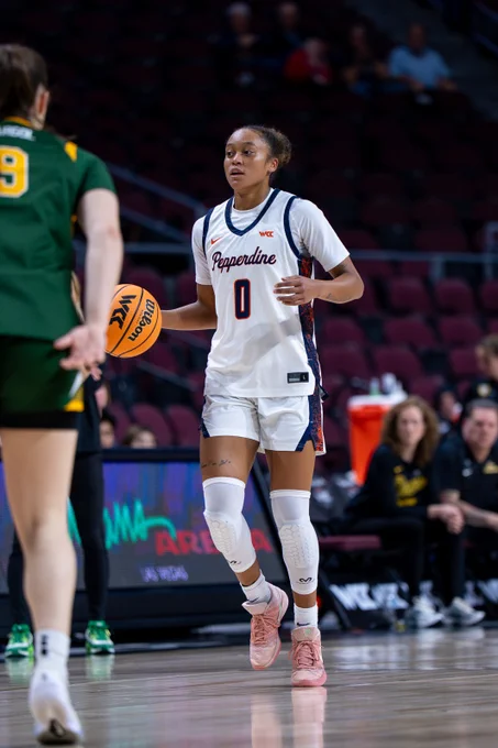 Image from Pepperdine Women’s Basketball (@PepperdineWBB)