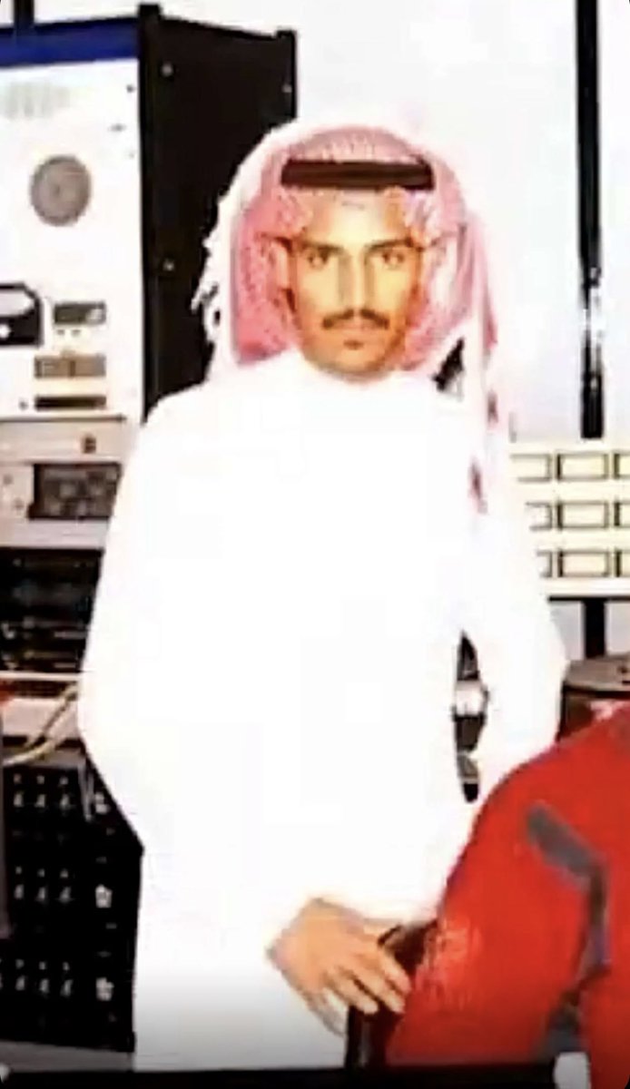 HFC20MKA's tweet photo. تدرون هالصورة كانت أثناء تنفيذه لألبوم صارحيني قبل 38 عام 

 #خالد_عبدالرحمن_في_ليوان_المديفر https://t.co/JnkD7OLwTU