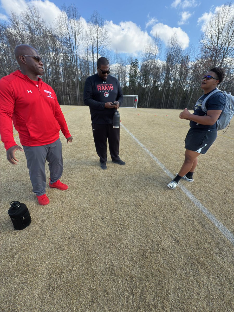 Kenneth Capel McIver 6,1 285 tweet media