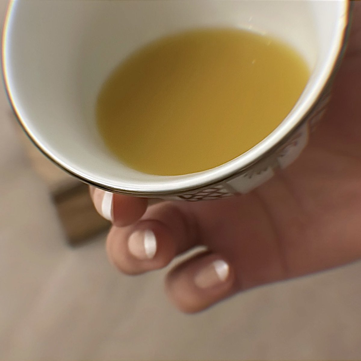 باخذ من دلالــه مثـل ماخــذا حنيــف 
خمسة عشـر فنجــال والا عليهــا