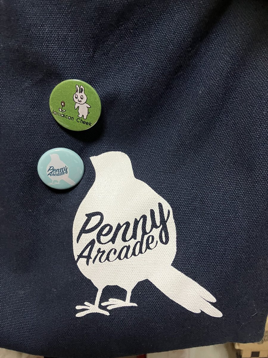 jamaicancheek's tweet photo. 昨日購入したPenny Arcadeの缶バッジ、ジャマイカンチークと並べたらいい感じ！ https://t.co/wHKoo8rCB0