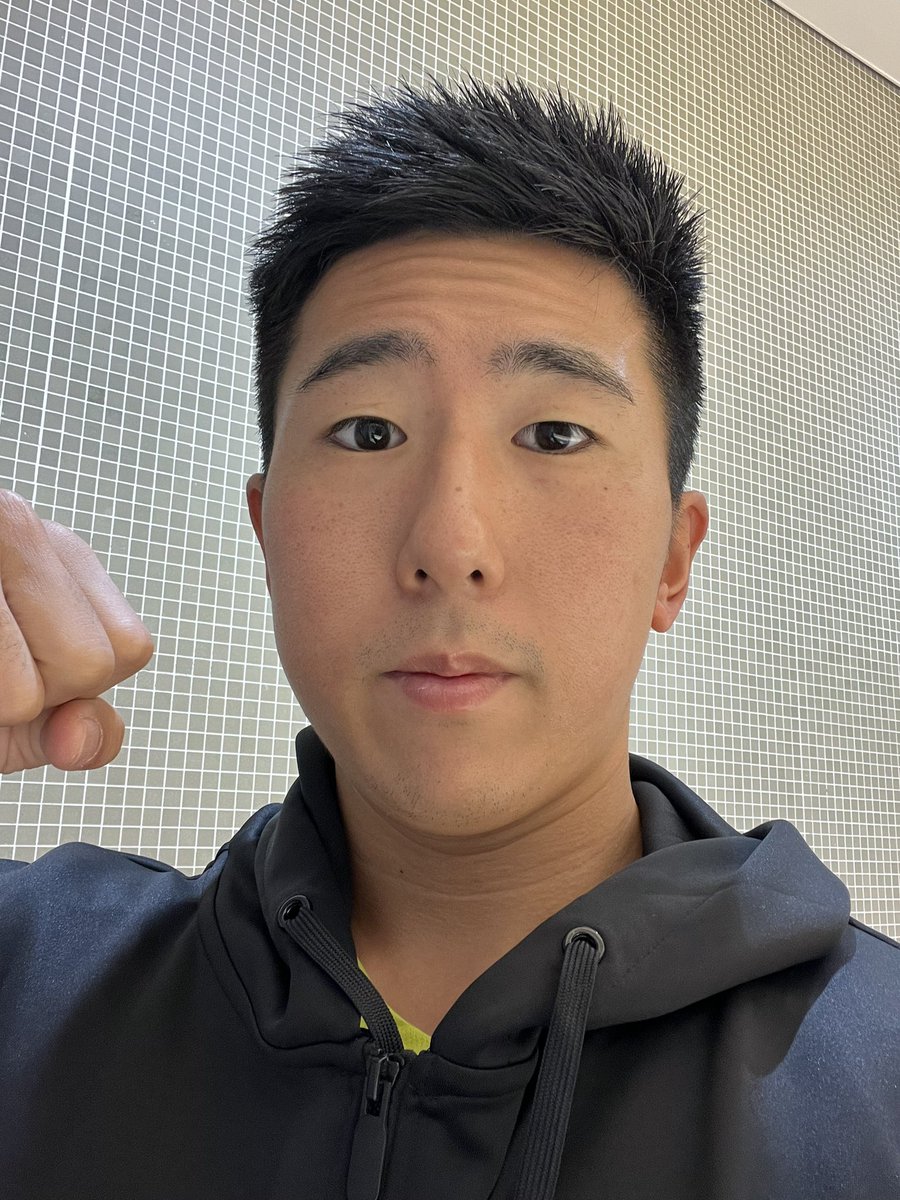 tomoaki_saikyo's tweet photo. おはようございます🌞
風がとても強く肌寒いです🥶
本日も1日頑張っていきましょう💪

#友昭最強
#友昭爆笑
#継続
#気合い
#毎日投稿
#ドクターストレッチ
#南大沢店
#1078日目
#筋トレ
#ゴリゴリのスキンフェード https://t.co/vIFU0U4E2u