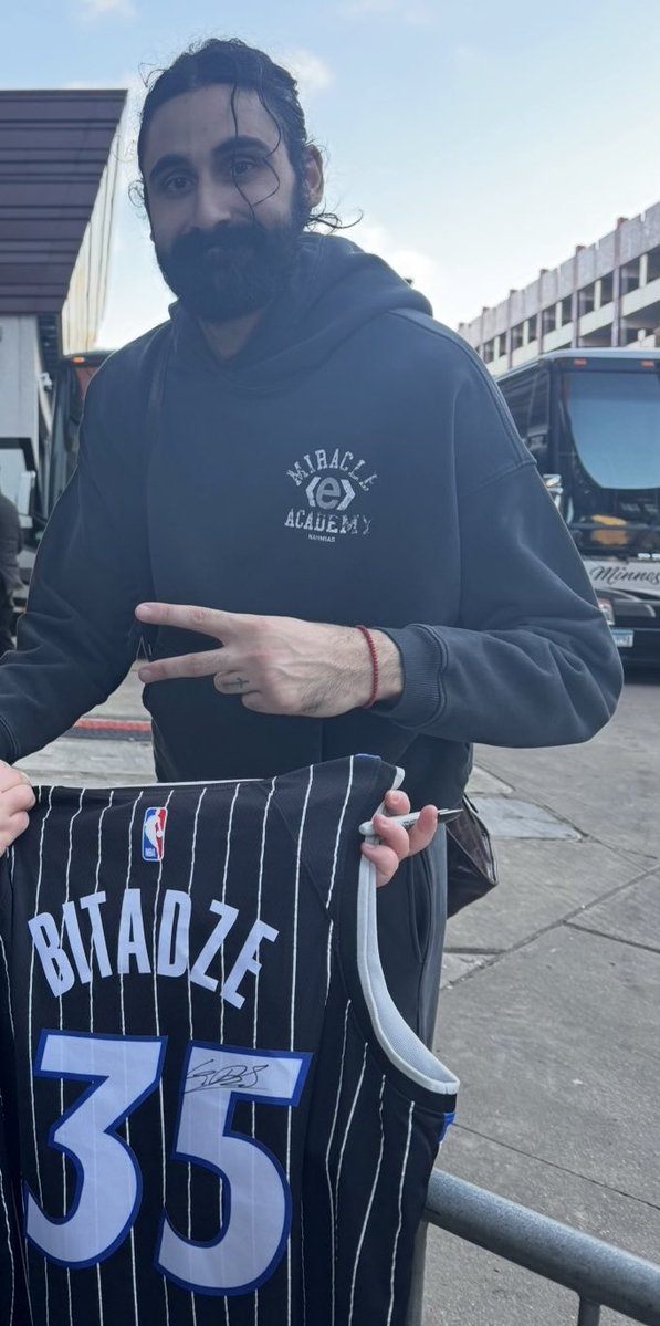 𝑷𝒓𝒚 tweet media