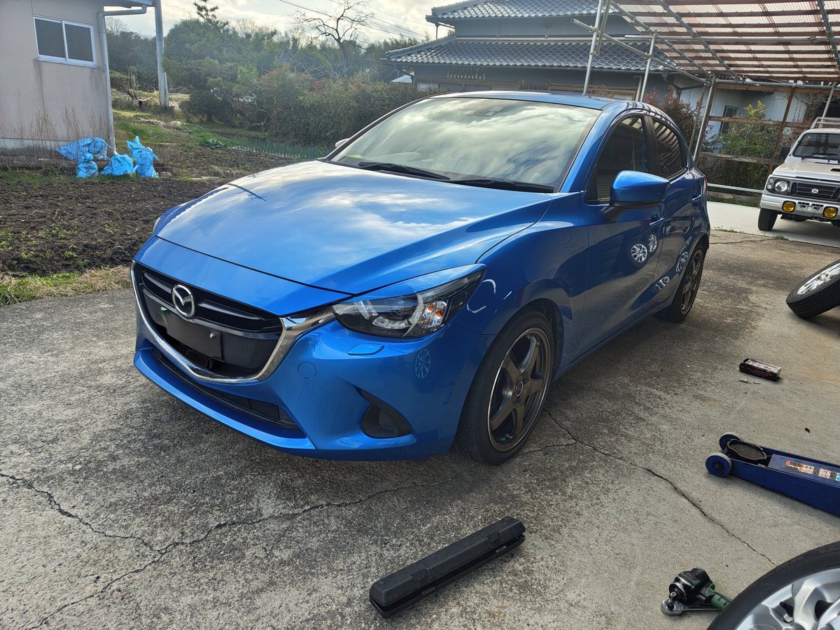 mochiu_ma's tweet photo. #みんなのMAZDAを見せて
#デミオ   #MAZDA
タイヤ交換したらかっこよくなっちゃった https://t.co/MHG0UVA4DH
