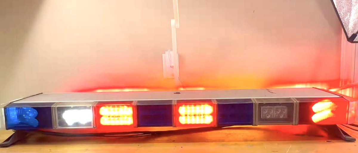SVLIGHTS's tweet photo. United States Police Whelen Freedom 50" Lightbar.

Incorporating Whelen's 400 series six over six High Conspicuity LED modules for maximum brightness day or night.

Freedom Series Lightbar continues to be popular in a variety of colour configurations, inc Blue and Amber. https://t.co/UJoWFDPgrW