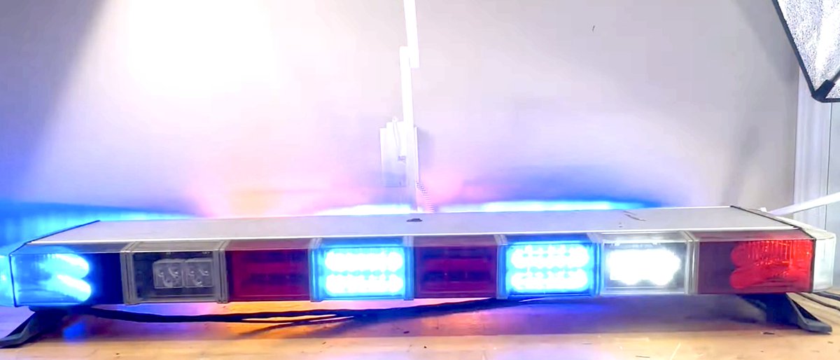 SVLIGHTS's tweet photo. United States Police Whelen Freedom 50" Lightbar.

Incorporating Whelen's 400 series six over six High Conspicuity LED modules for maximum brightness day or night.

Freedom Series Lightbar continues to be popular in a variety of colour configurations, inc Blue and Amber. https://t.co/UJoWFDPgrW